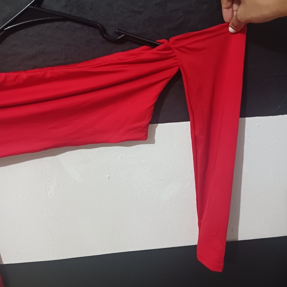 Bundle of Women stretchable off shoulder long sleeve tops - Picture 6 of 12